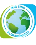 Ihr seht das Logo der Klimabündnis Österreich Partner, eine Grafik der Erdkugel mit der Schrift "Wir sind Klimabündnis".