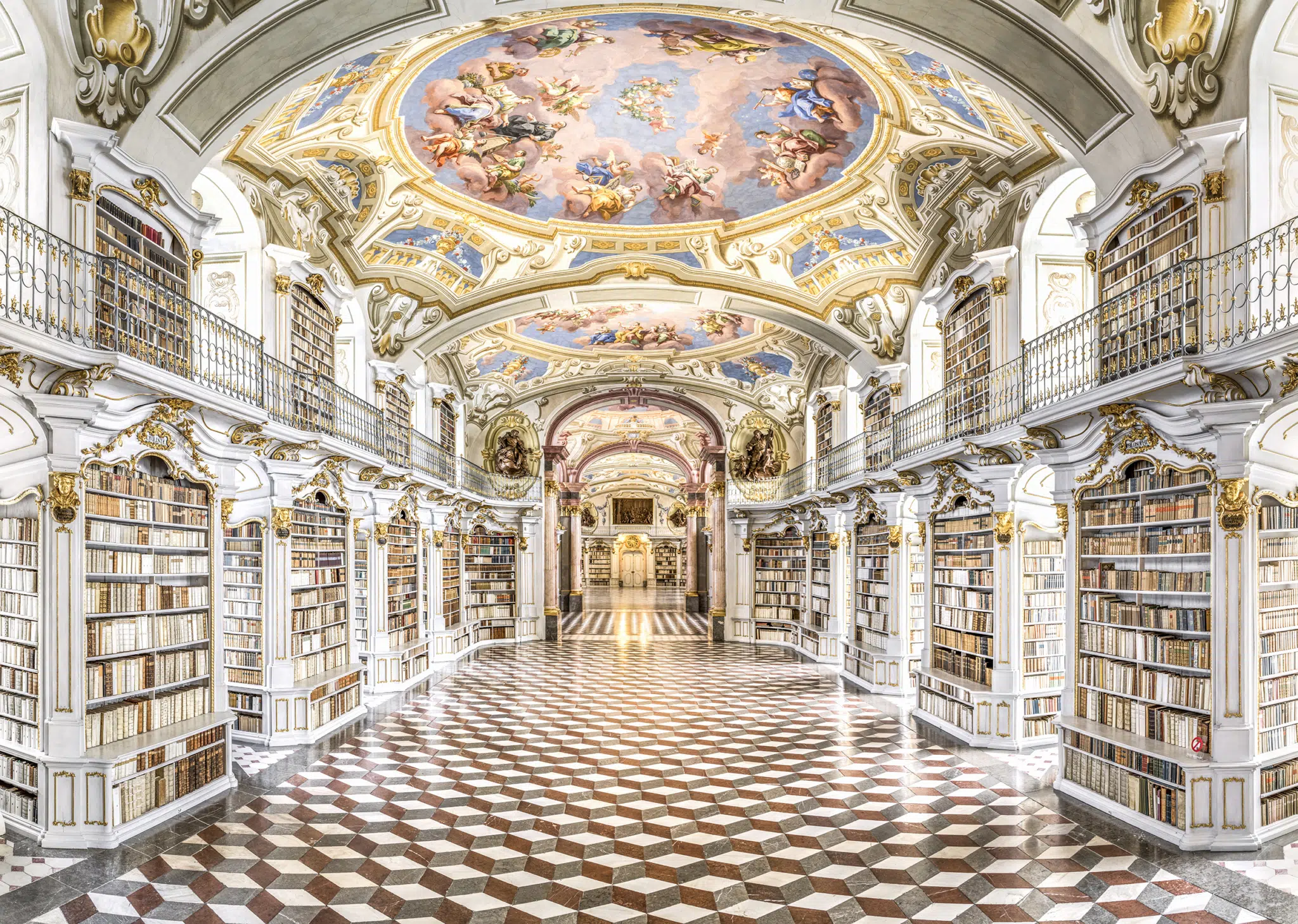 Benediktinerstift Admont mit Bibliothek im Nationalpark Gesäuse in der Steiermark in der Nähe von JUFA Hotels. Der Ort für erholsamen Familienurlaub und einen unvergesslichen Winter- und Wanderurlaub.