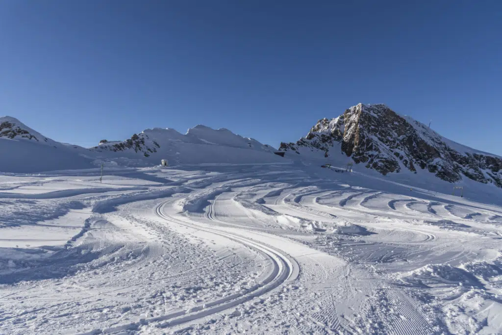 Ihr seht die schöne Berglandschaft in Kaprun mit Winter im Schnee.