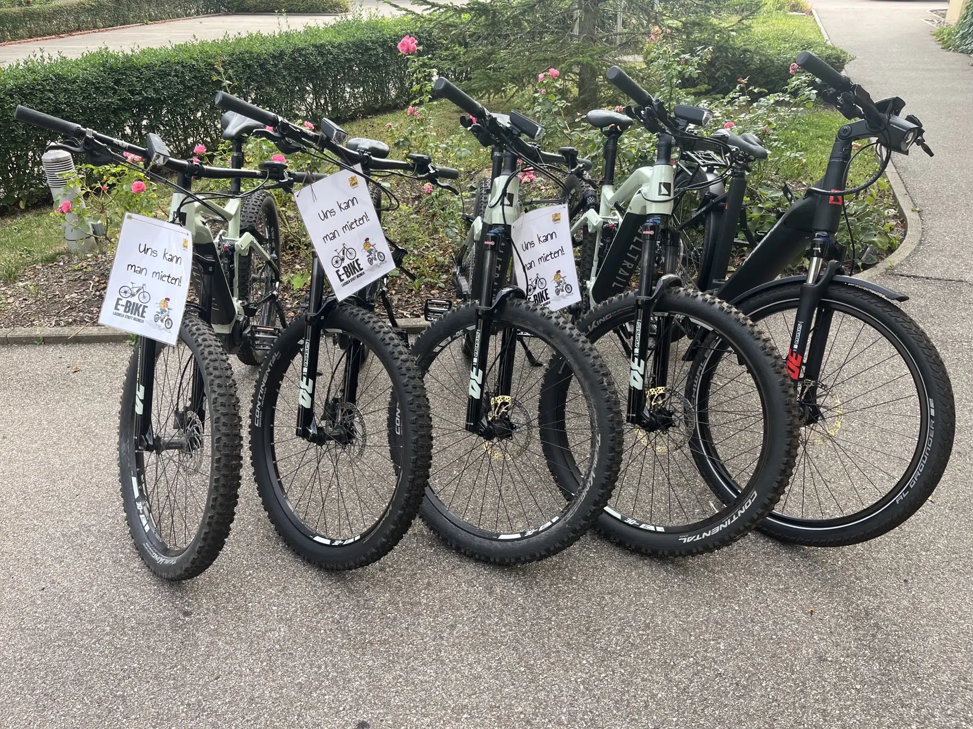 Ihr seht Leih-E-Bikes des JUFA Hotel Nördlingen***. jufa hotels, e-bike, fahrrad, mountainbike, radverleih