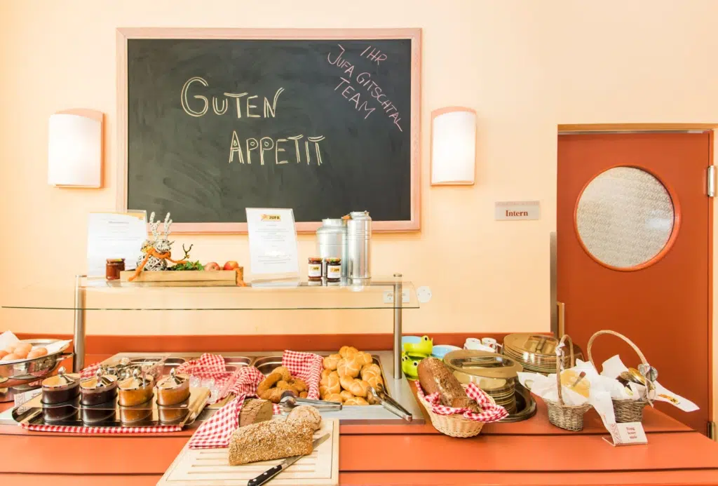 Sie sehen das Frühstücksbuffet im JUFA Hotel Gitschtal***.