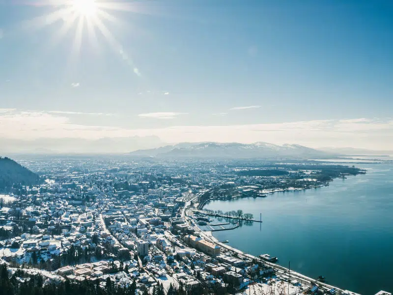 Panorama von Bregenz im Winter