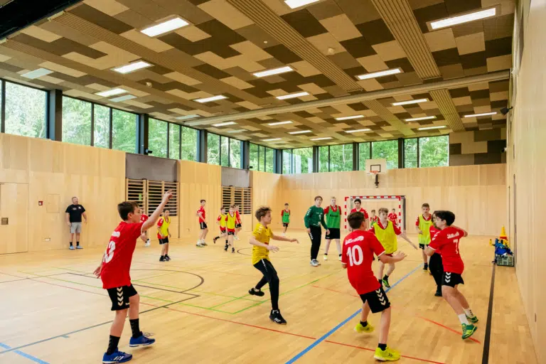 Ihr seht die Jugendgruppe HSG Bärnbach beim Vorbereitsungstraining. JUFA Hotels bietet Ihnen den Ort für erfolgreiches Training in ungezwungener Atmosphäre für Vereine und Teams.