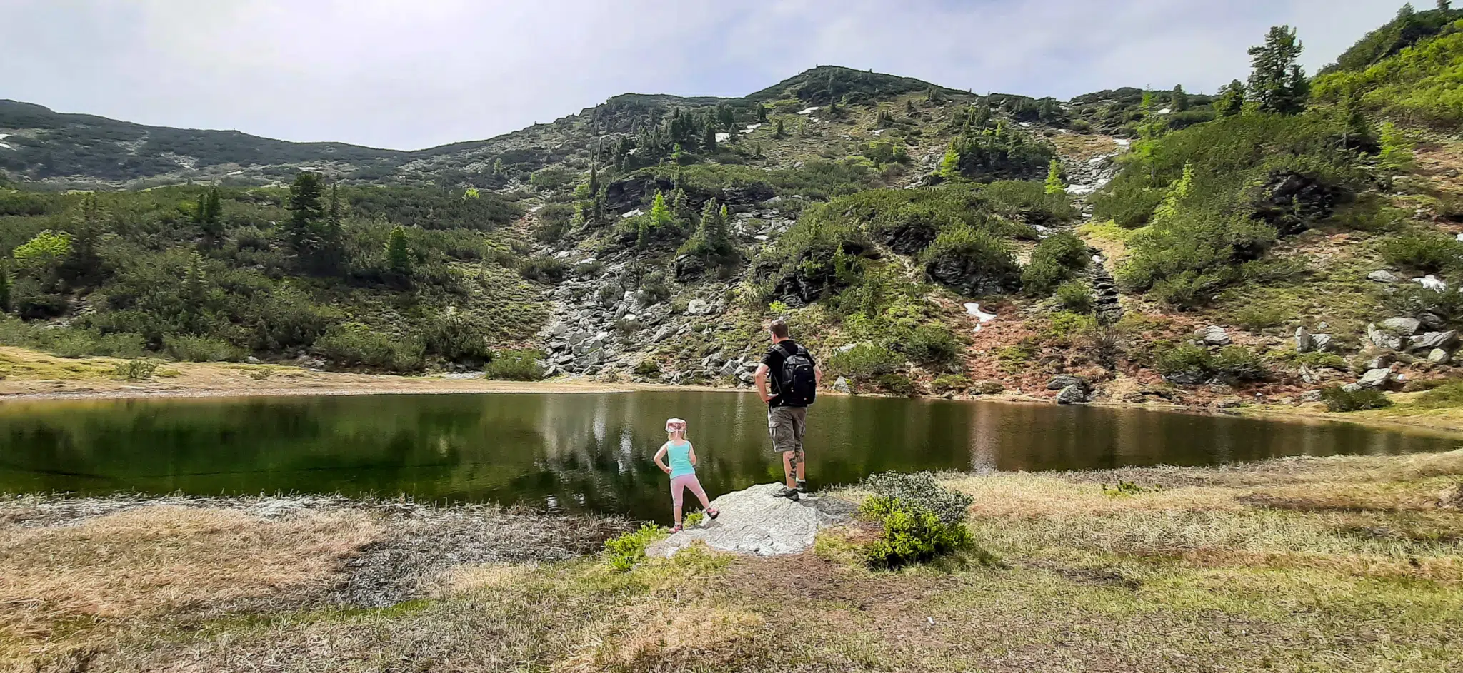 Ihr seht den Kothüttensee in Planneralm. JUFA Hotels bietet kinderfreundlichen und erlebnisreichen Urlaub für die ganze Familie.