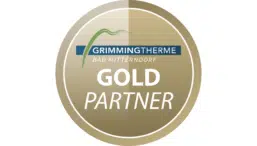 Ihr seht das Sujetbild von Goldpartner der Grimmingtherme in Bad Mitterndorf. JUFA Hotels bietet erholsamen Familienurlaub und einen unvergesslichen Winter- und Wanderurlaub.