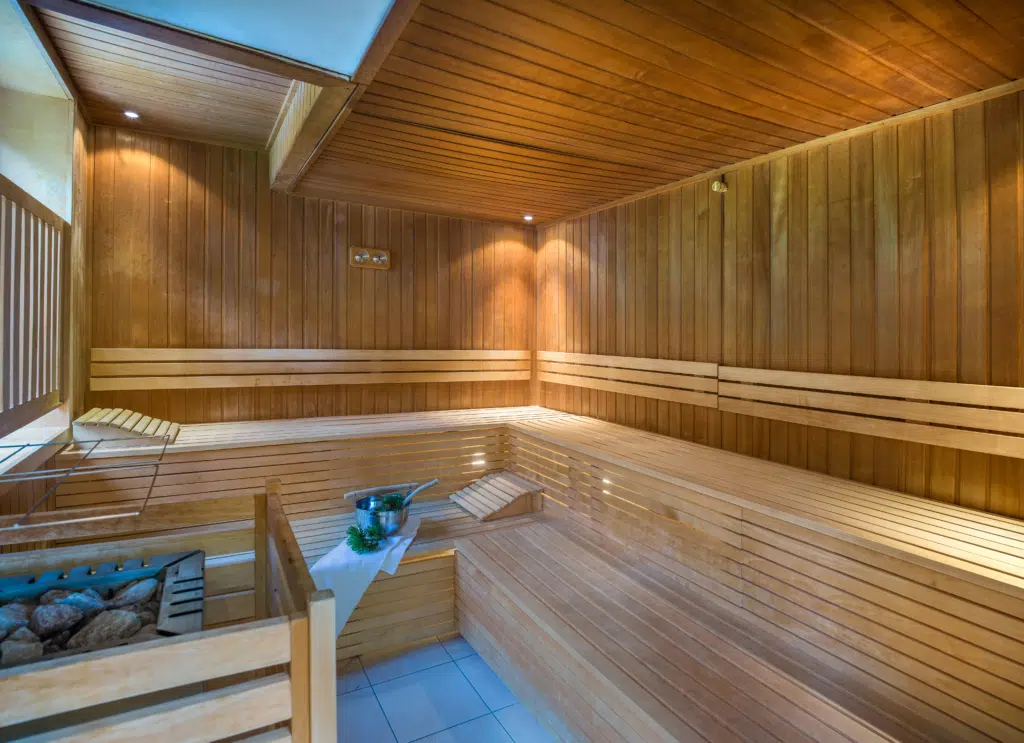 Ihr seht die Sauna im JUFA Hotel Altaussee***. Der Ort für erlebnisreichen Natururlaub für die ganze Familie.