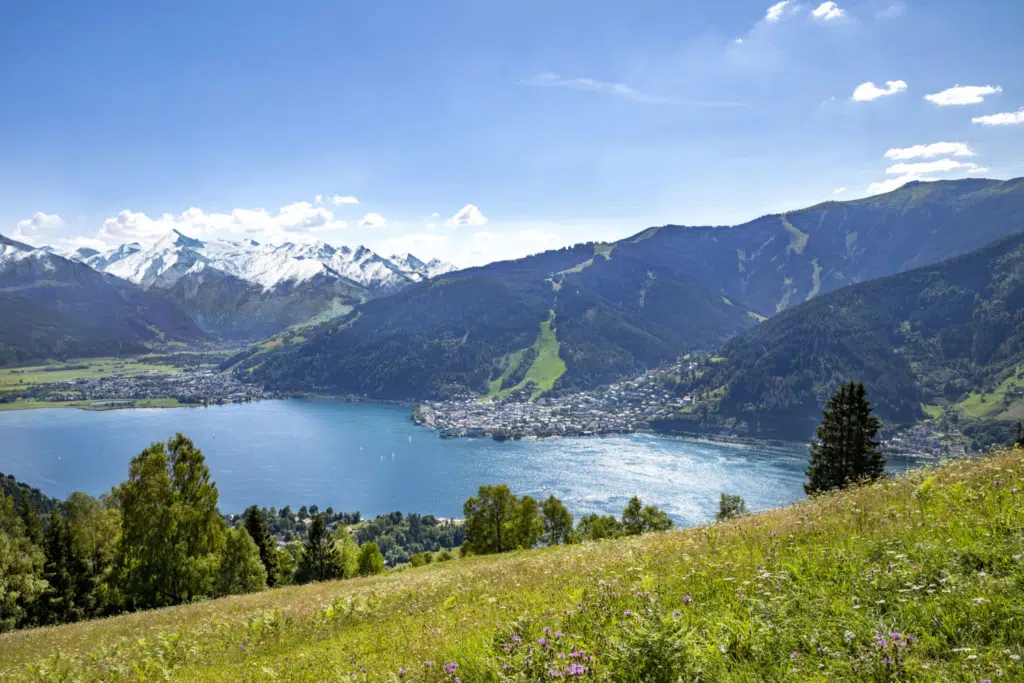 Ihr seht den den Ort Zell am See-Kaprun von oben.