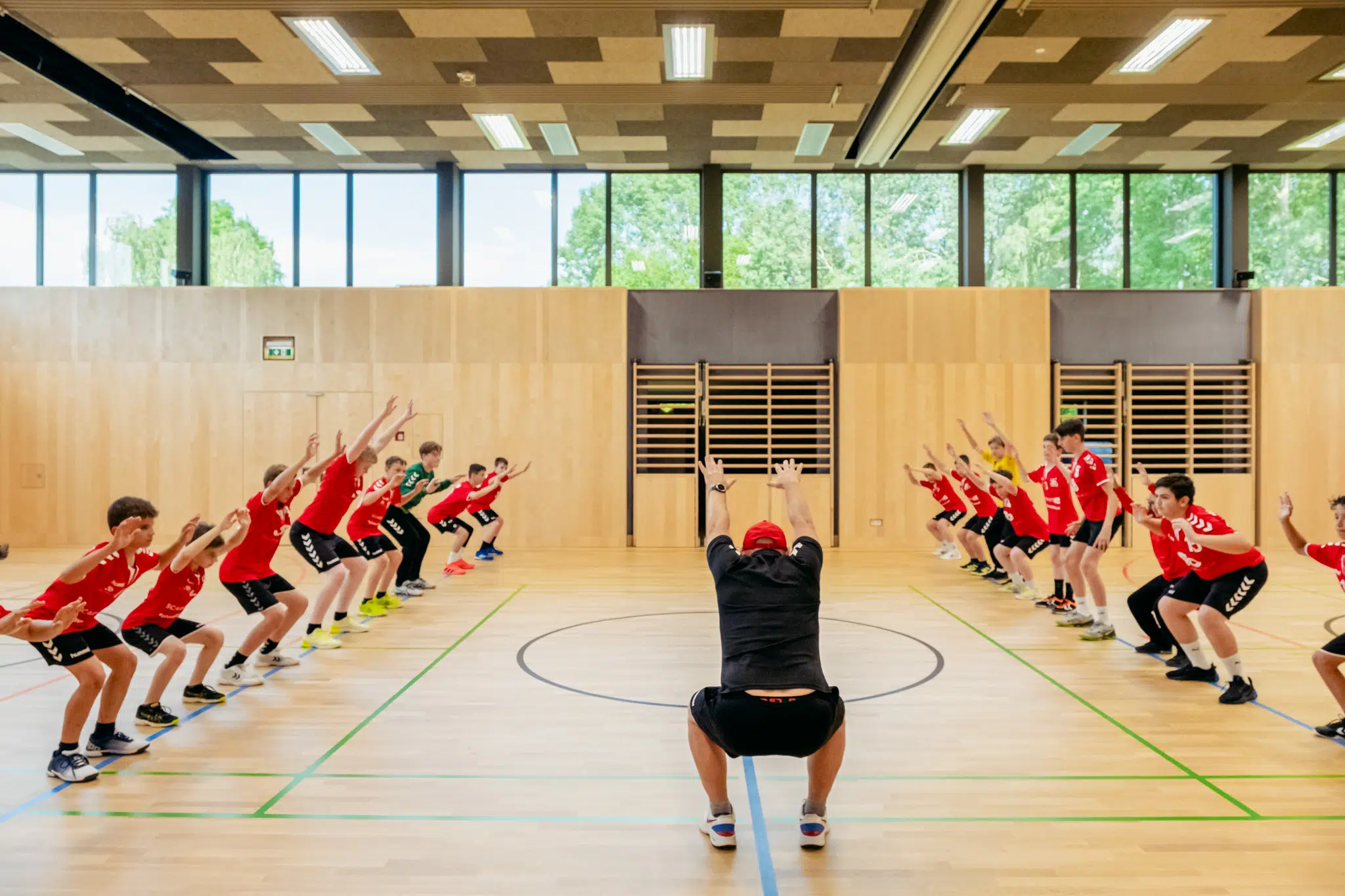 Ihr seht die Jugendgruppe HSG Bärnbach beim Vorbereitsungstraining. JUFA Hotels bietet Ihnen den Ort für erfolgreiches Training in ungezwungener Atmosphäre für Vereine und Teams.