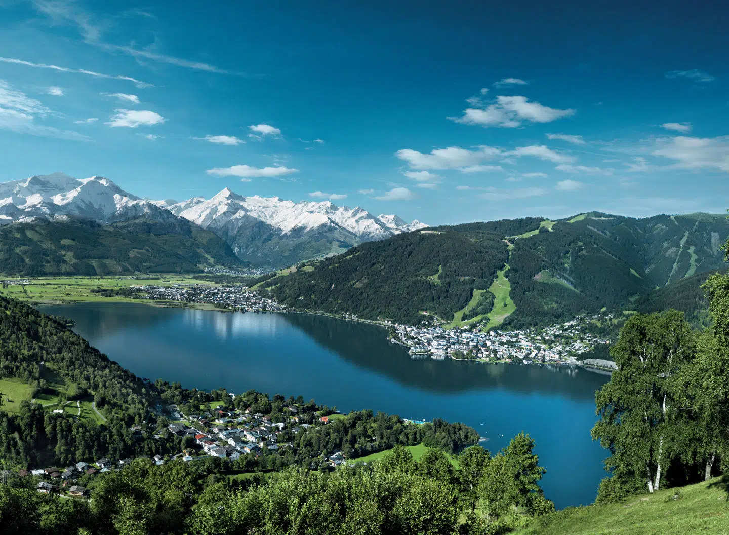 Zeller See in Zell am See-Kaprun im Pinzgau im Salzburger Land in der Nähe vom JUFA Hotel Kaprun. Der Ort für erholsamen Familienurlaub und einen unvergesslichen Winter- und Wanderurlaub.