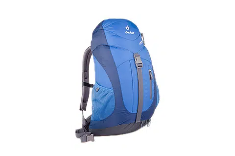 Ihr seht einen blauen Deuter Rucksack, der ein Füllvolumen von 25l hat und bei den JUFA Hotels im Zuge der Wander-Rauszeit ausgeborgt werden kann.