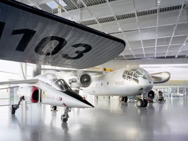 Ihr seht Flugzeuge im Dornier Museum in Friedichshafen.JUFA Hotels bieten erholsamen Familienurlaub und einen unvergesslichen Winter- und Wanderurlaub, Bodensee, deutschland, Dornier, Flugzeug, freizeittipps, Friedrichshafen, highlights, Luftfahrt, Meersburg, museum