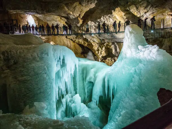 Ihr sehr die Eisriesenwelten am Dachstein-Krippenstein. JUFA Hotels der Ort für erholsamen und aufregenden Familienurlaub.