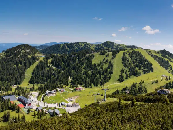 Bergpanorama im Sommer mit dem JUFA Hotel Hochkar Sport-Resort. Der Ort für erfolgreiches Training in ungezwungener Atmosphäre für Vereine und Teams.