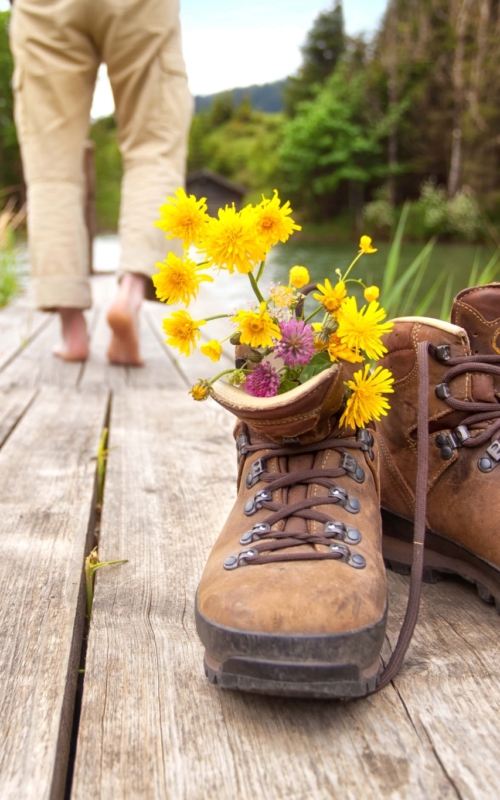 Ihr seht einen Wanderschuh für die Wander-Rauszeit.