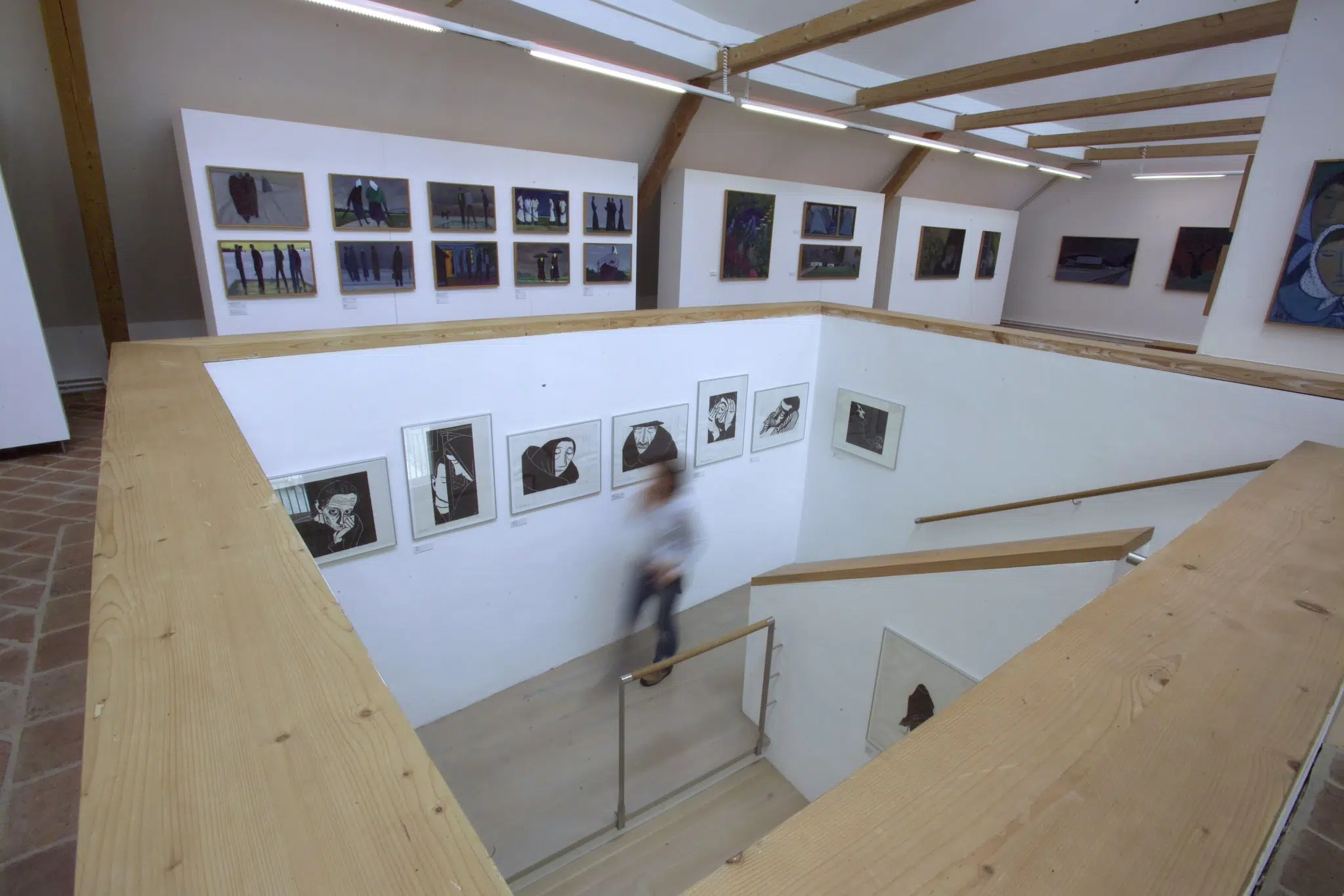 Ihr seht einen Ausstellungsraum des Werner Berg Museums in Bleiburg in Kärnten in der Nähe vom JUFA Hotel Bleiburg/Pliberk***.