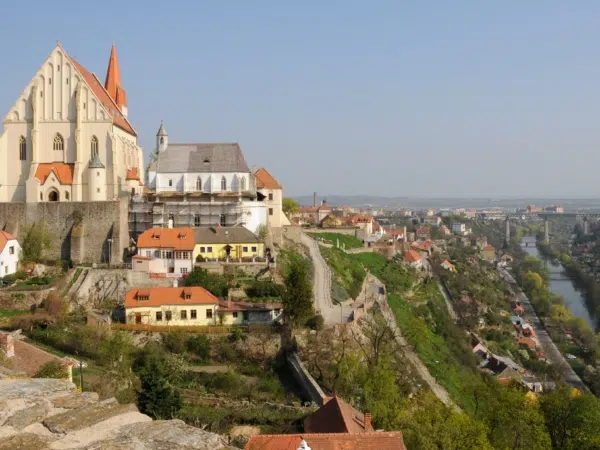 Znaim in Tschechien im Sommer in der Nähe vom JUFA Weinviertel - Hotel in der Eselsmühle. Der Ort für erholsamen Familienurlaub und einen unvergesslichen Winter- und Wanderurlaub.