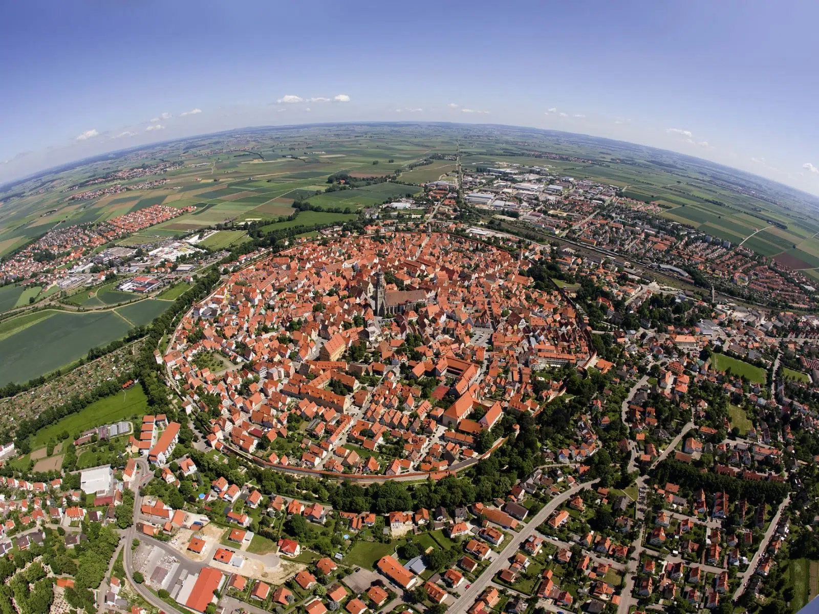 Ihr seht den Geopark Ries von der Vogelperspektive.