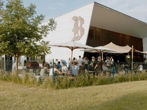 Ihr seht die Brauerei BEVOG in Bad Radkersburg, welche ihr im Rahmen einer Tour besichtigen können.