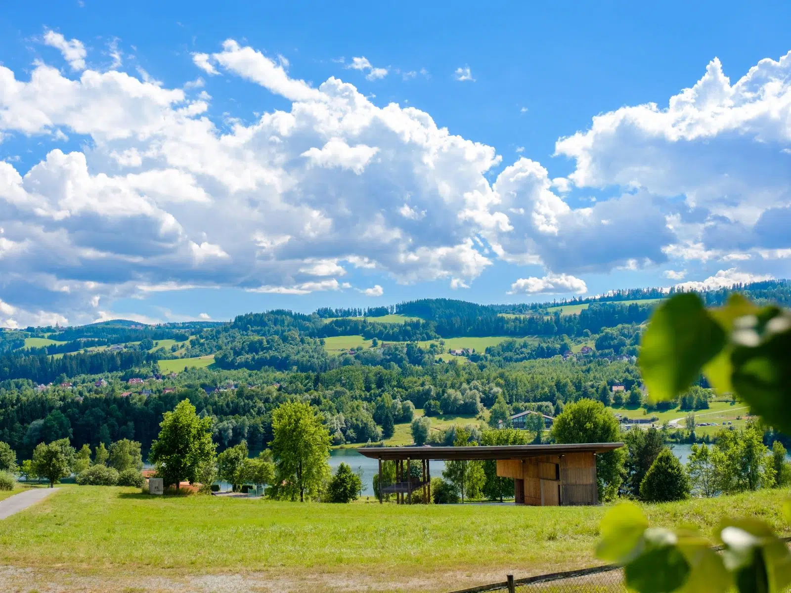 Ihr seht den Pibersteinsee in der Lipizzanerheimat.