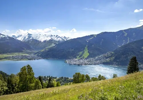 Ihr seht den Zeller See im Sommer.