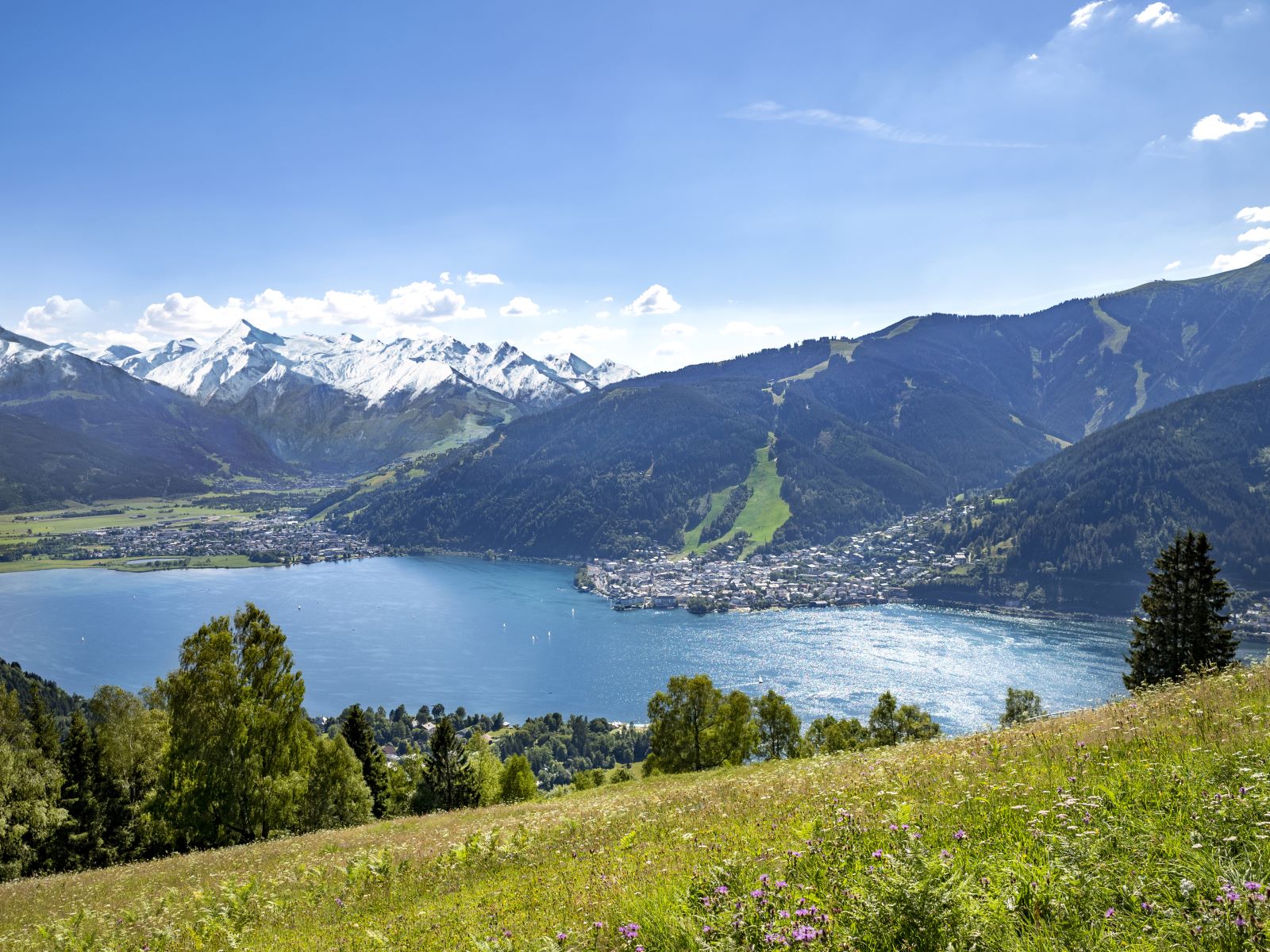 Ihr seht den Zeller See im Sommer.