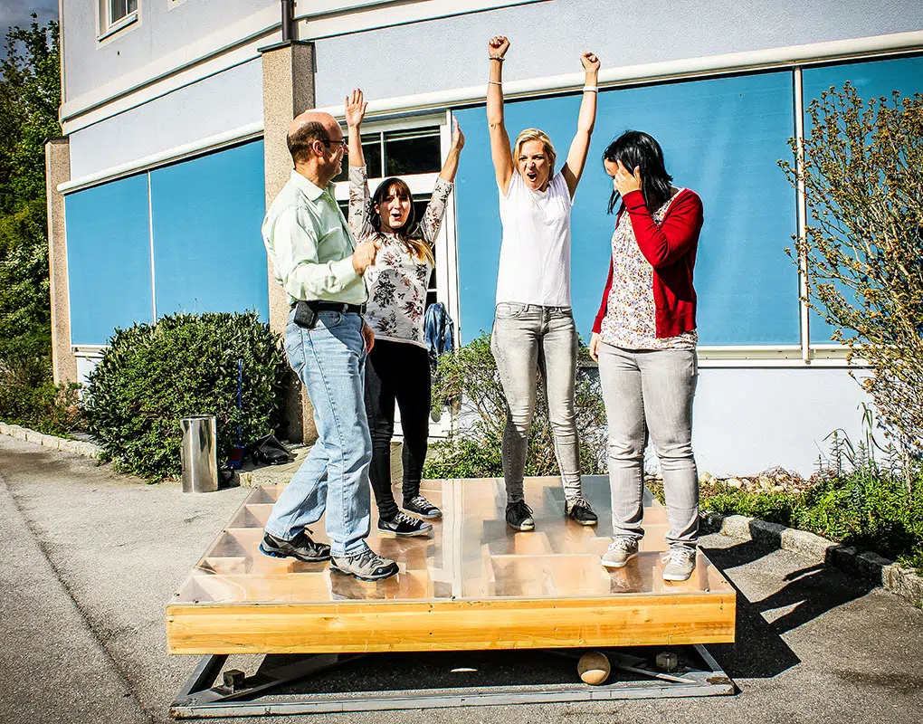 Sie sehen: Teambuilding Maze Race Erfolg der Gruppe