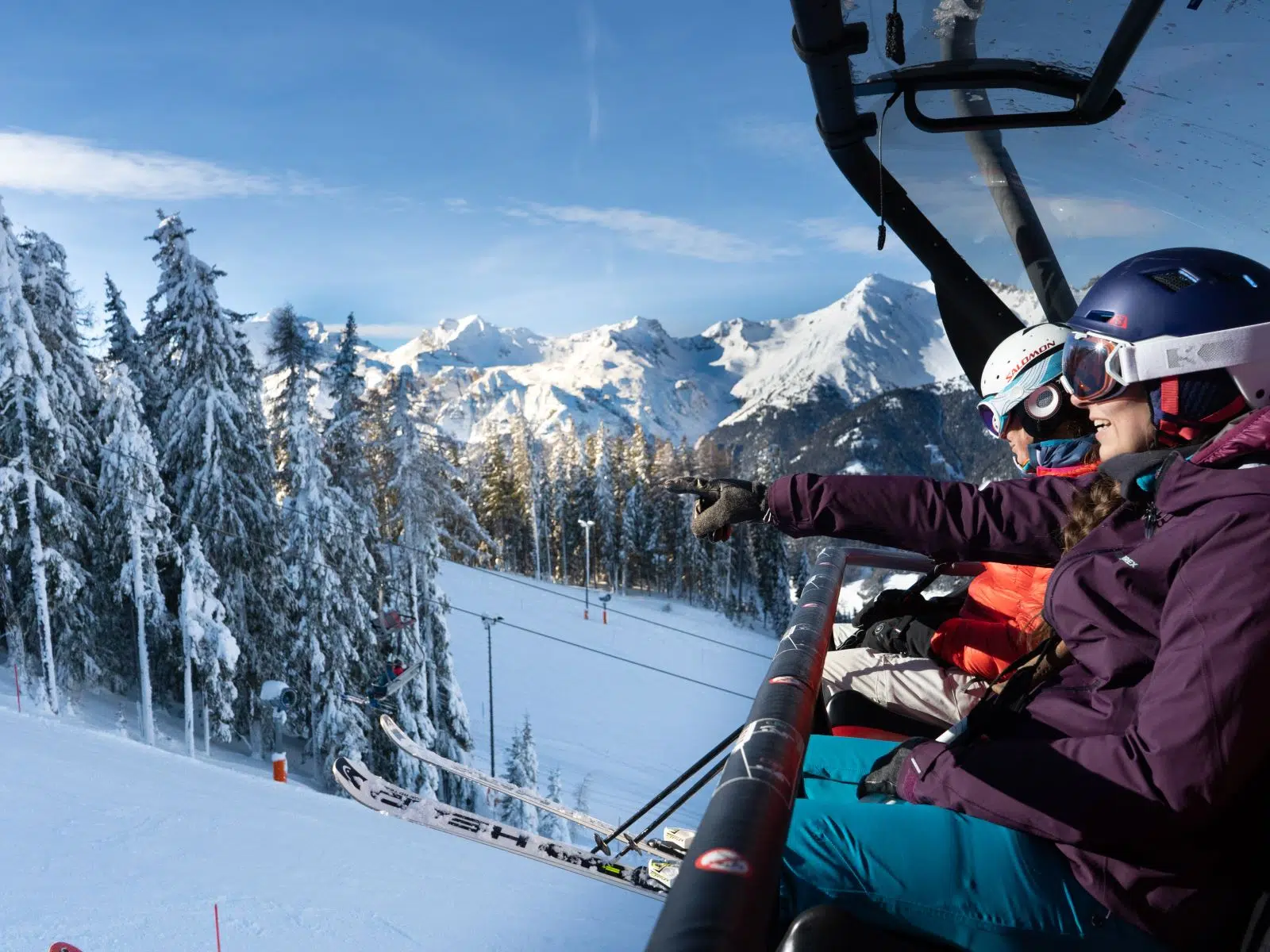 Ihr seht das Skigebiet Bergeralm im Wipptal. Das JUFA Hotel Wipptal ist der ideale Ausgangspunkt für einen unvergesslichen Winterurlaub in Tirol.