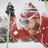 Ihr seht einen Langläufer beim Langlaufen im Skigebiet Kaiserau. JUFA Hotels bietet erholsamen Familienurlaub und einen unvergesslichen Winterurlaub.