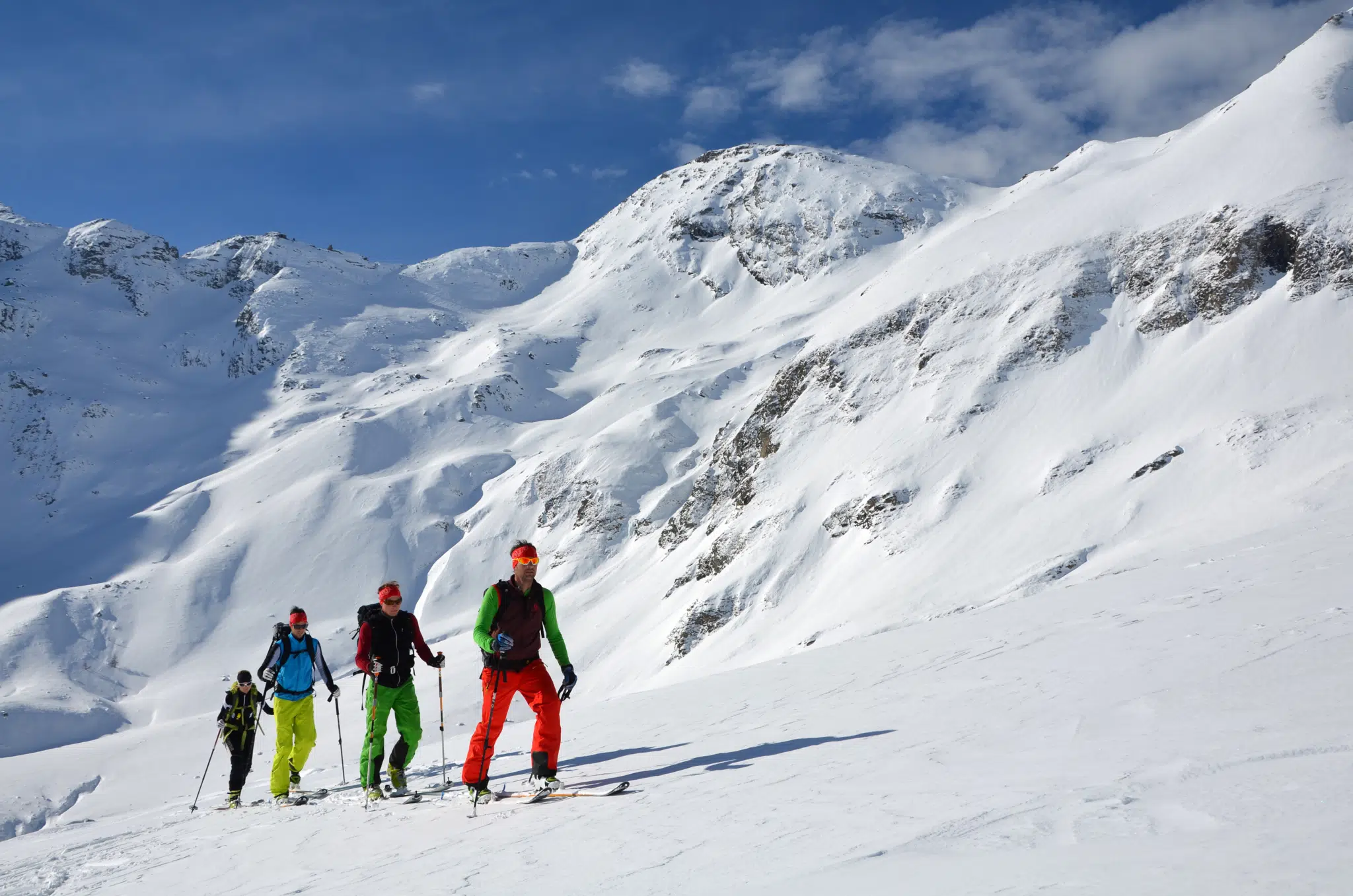 Gruppe Skitourengeher im Salzburgerland