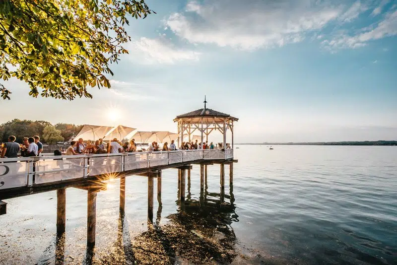 Ihr seht den bekannten Fischersteig am Bodensee in Bregenz