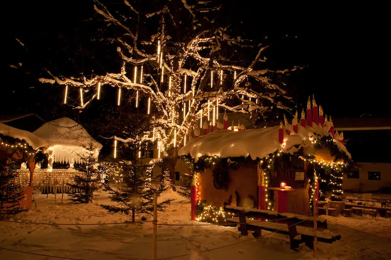 Ihr seht den Weihnachtsmarkt in Bad Hindelang