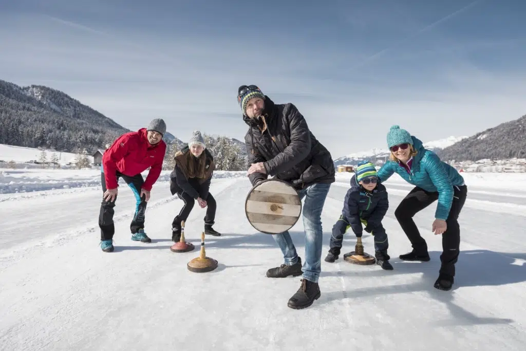 Eisstockschießen am Weissensee in Kärnten